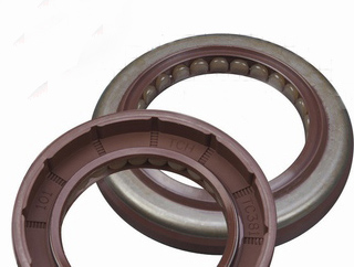 Combined crankshaft rear oil seal assembly
